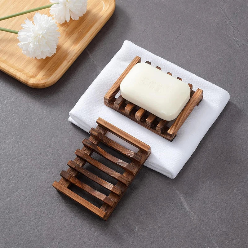 Minimalistisch bamboe zeepbakje met afvoergleuven voor vaste zeep en shampoo bars.