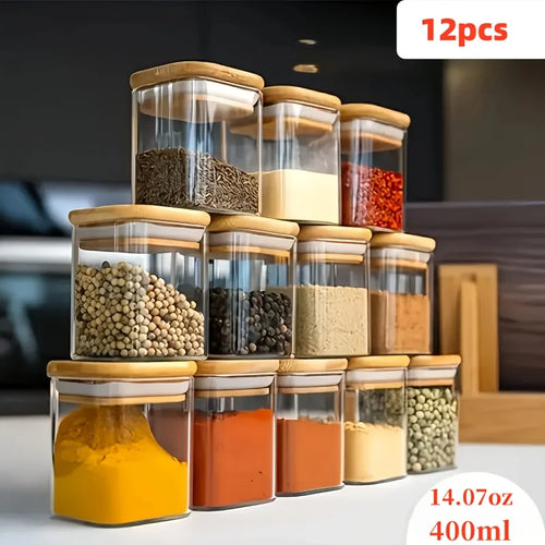 Set van duurzame glazen voorraadpotten met elegante bamboe deksels voor dagelijks keukengebruik.