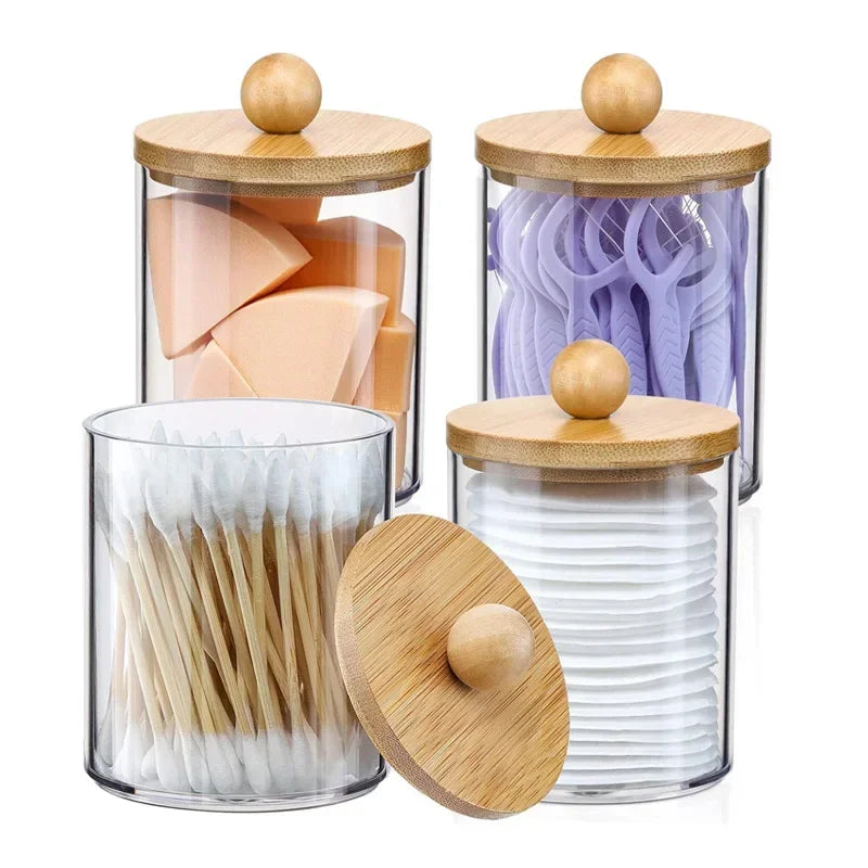 Japandi badkamer organizer van transparant acryl en natuurlijk bamboe.