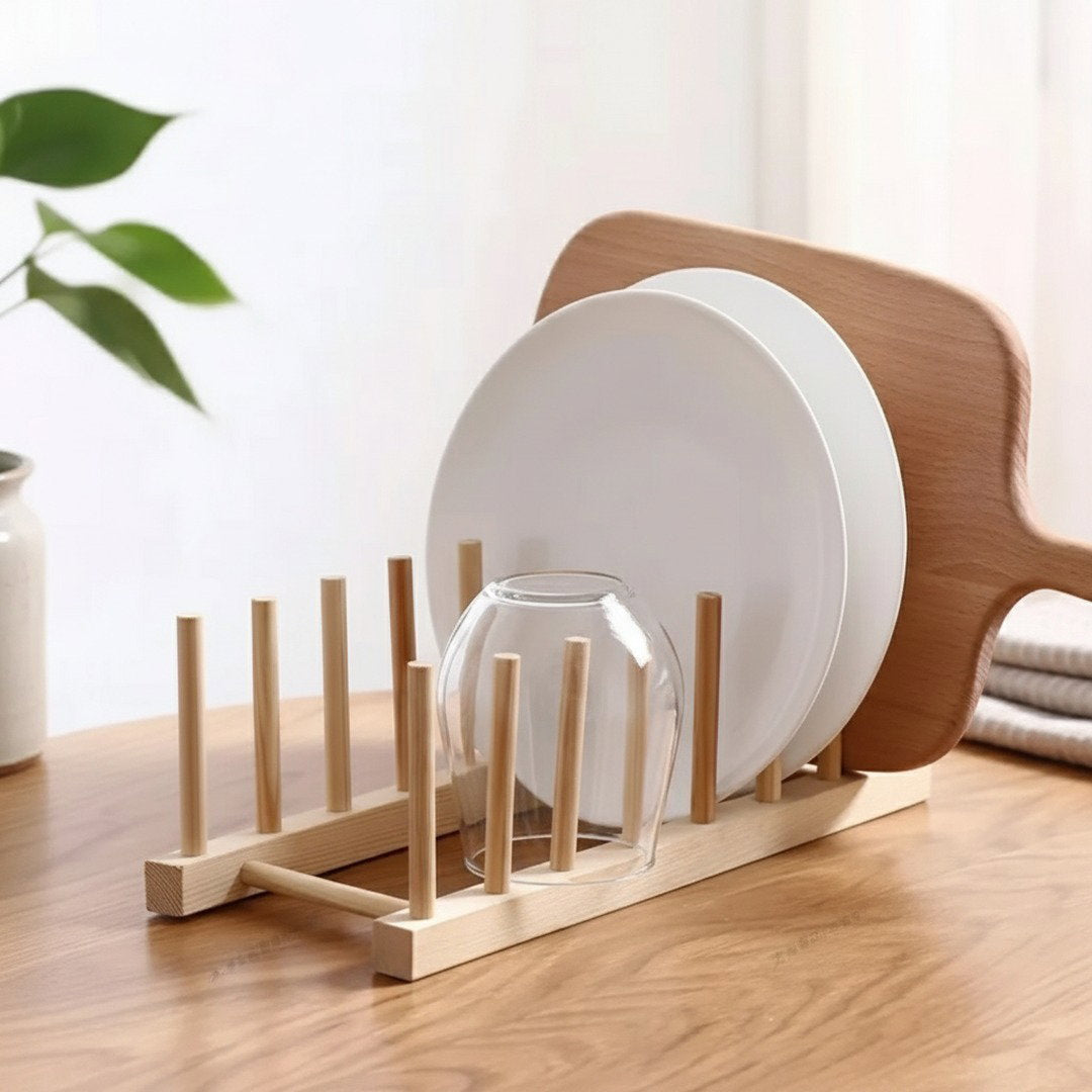 Minimalistische bamboe keukenorganizer voor het netjes laten drogen van vaat.